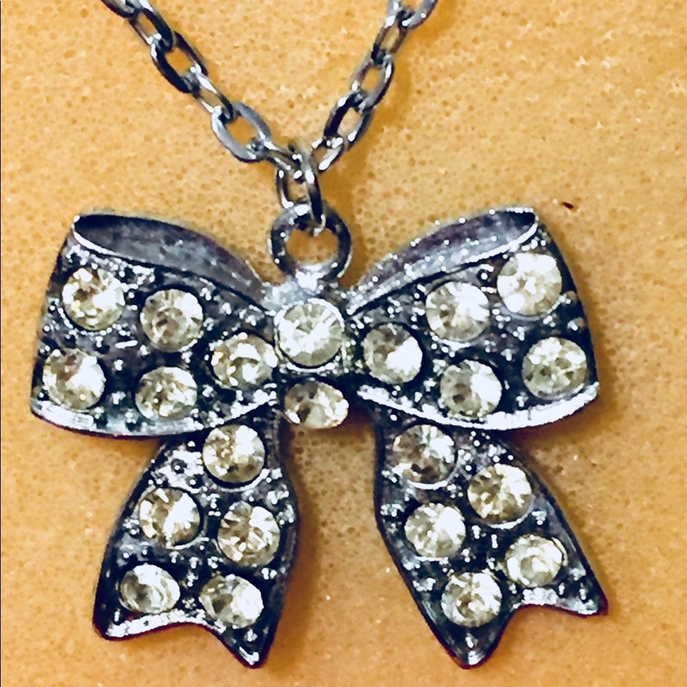Cute little bow necklace with rhinestones
